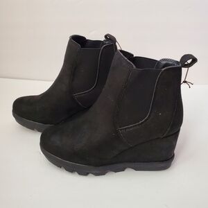 Black boots with Wedge Heel SZ 6